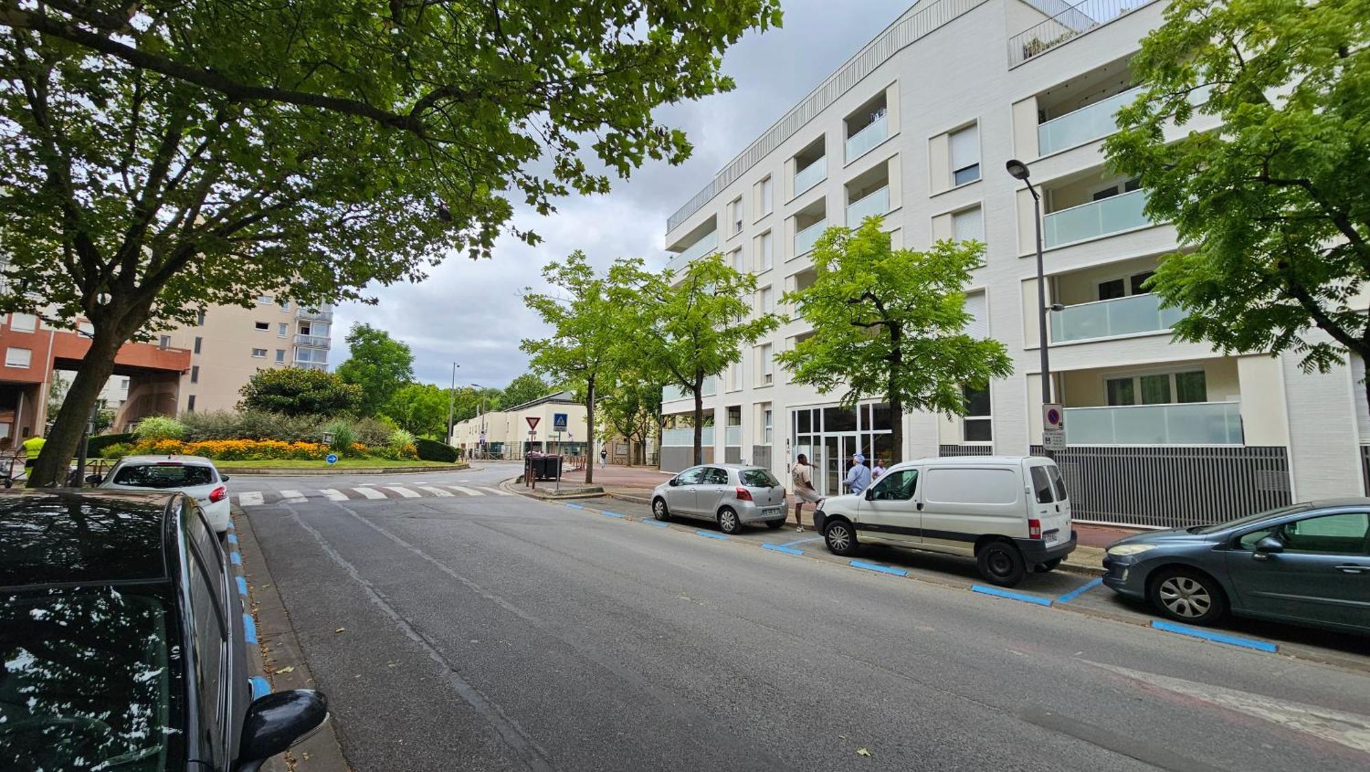 Penthouse Azimut- Charmant- Paris & Apartment Noisiel